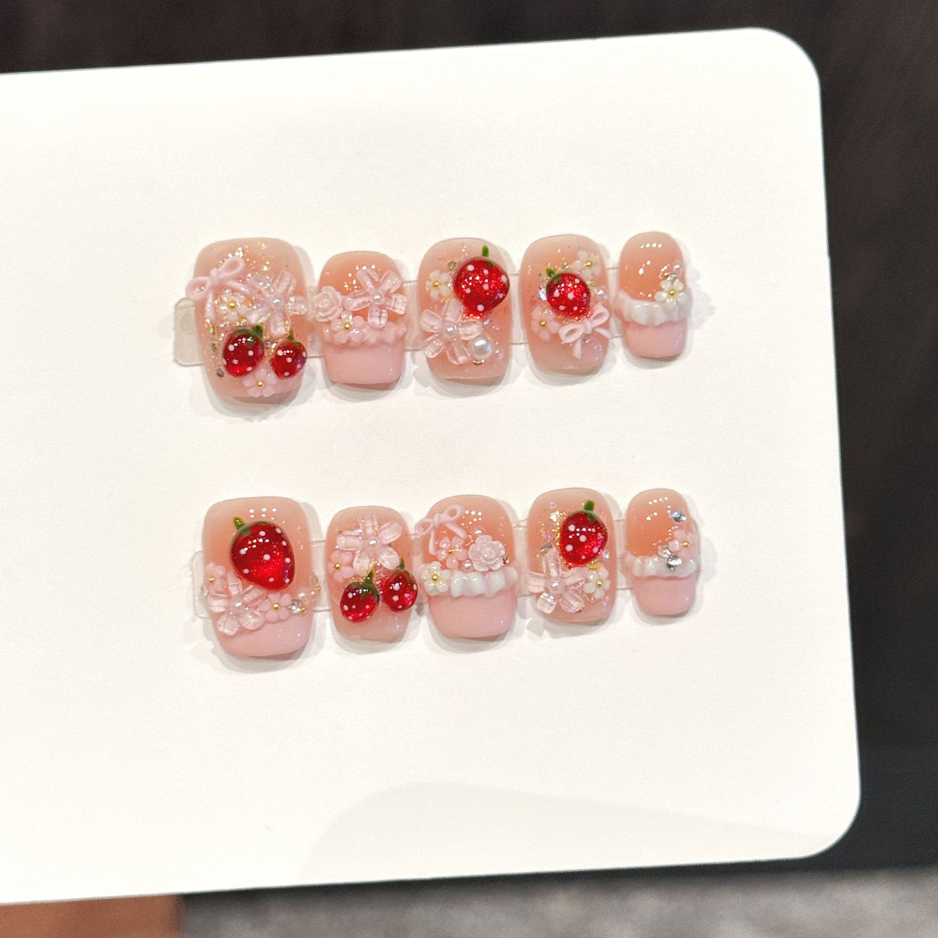 Nail Art Fake - 10pcs Kuku Palsu Cantik Motif Stroberi