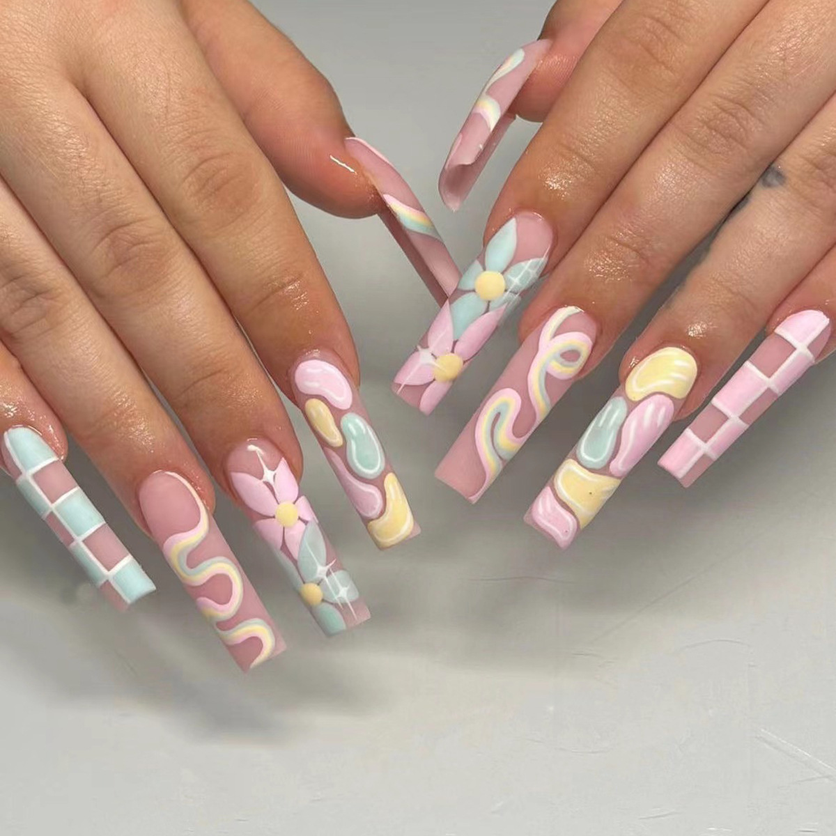 24pcs Set Kuku Palsu Hitam Gay - Nail Art Quirky ulasan dan harga